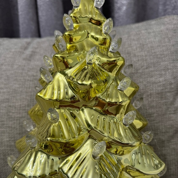 Nostalgic Gold Christmas Tree - Picture 2 of 4